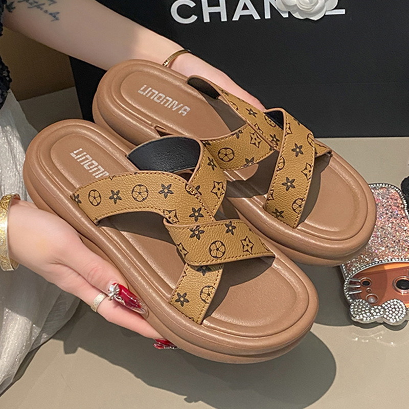 2026 new Gorgeous women's 4cm thick - soled slippers that match dresses, anti - slip outdoor summer sandals for women suitable for travel, seas