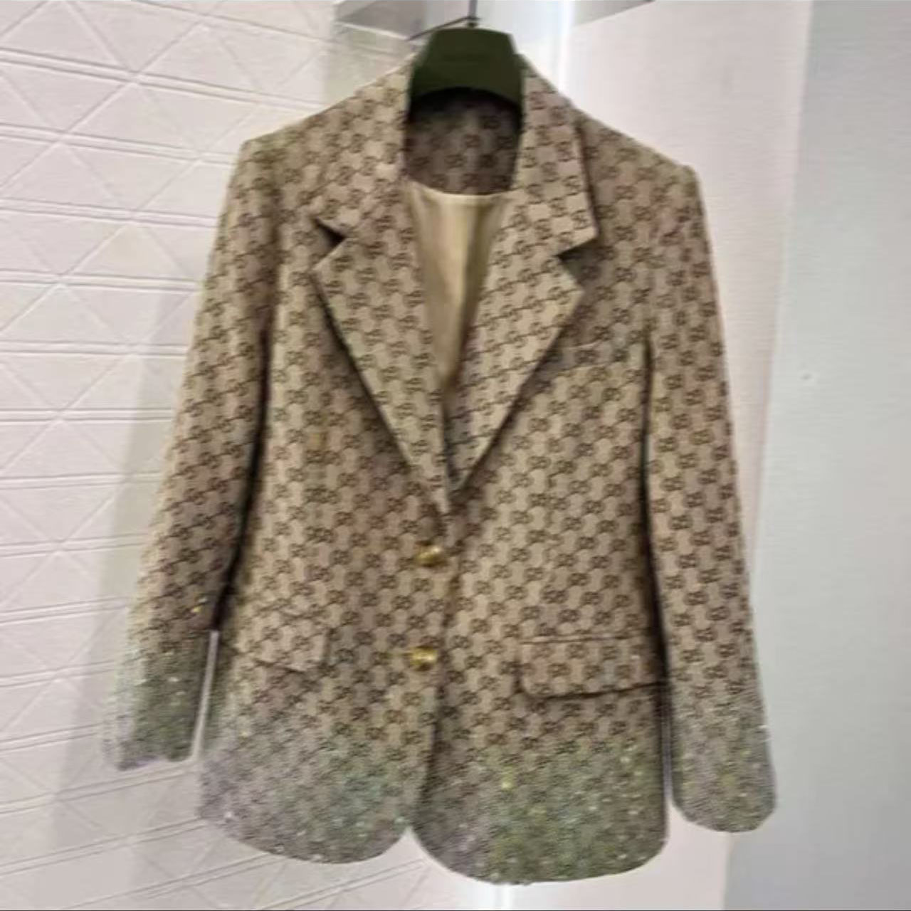 Women's designer rhinestone jacket paired with high-quality belt shorts, women's fashionable jacquard suit