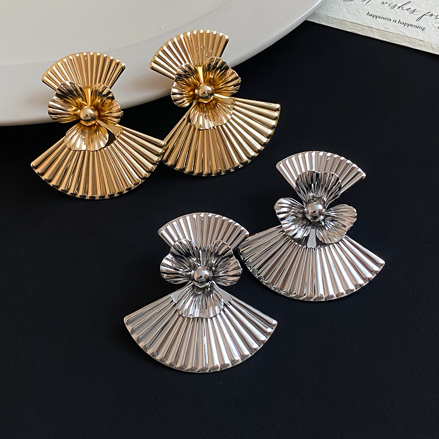 French retro light luxury fan-shaped earrings for women, unique design, elegant earrings, simple and cool style, high-end feel-image-1103744067