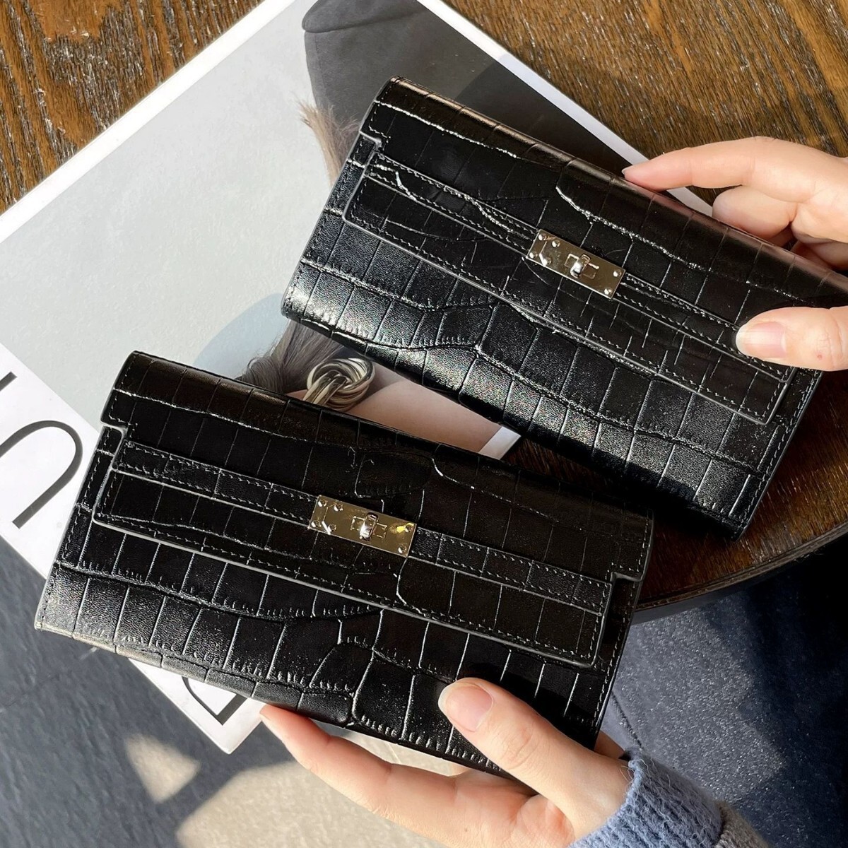 designer wallet Women Wallet 2026 New Model Large Capacity Long Cash Wallet with a HighEnd LightLuxury Niche Design Fashion card bag