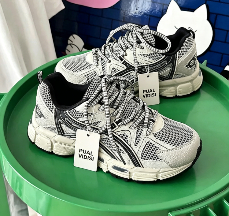 Men Lightweight Breathable Mesh Dad Shoes Comfortable Cushioned Sole All-match Daily Commute Footwear
