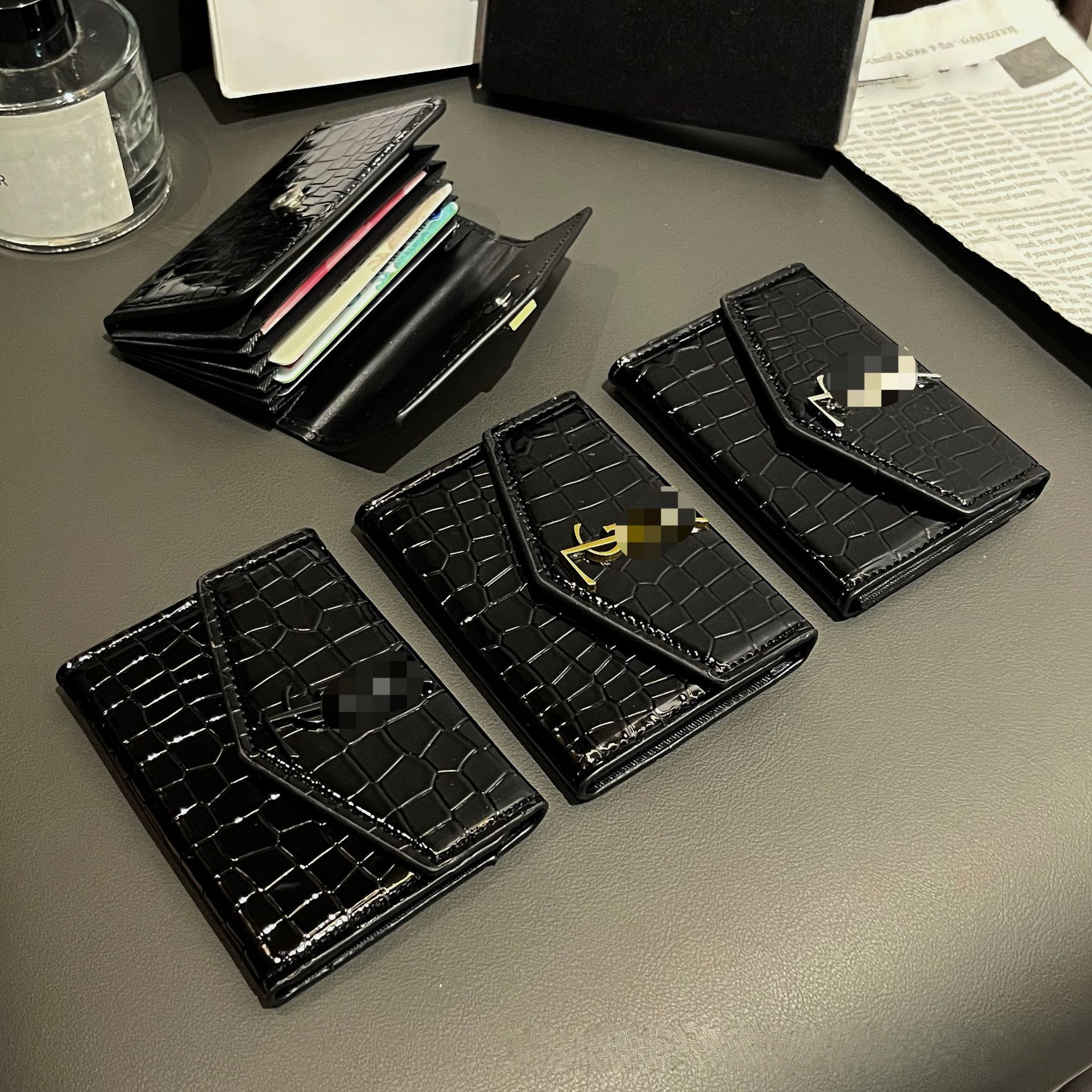 Designer Short Leather Wallets Womens Wallets Coin Purse Small Bag Luxury Wallet Press Button Flip Classic Crocodile Embossed Accordion Card Holder