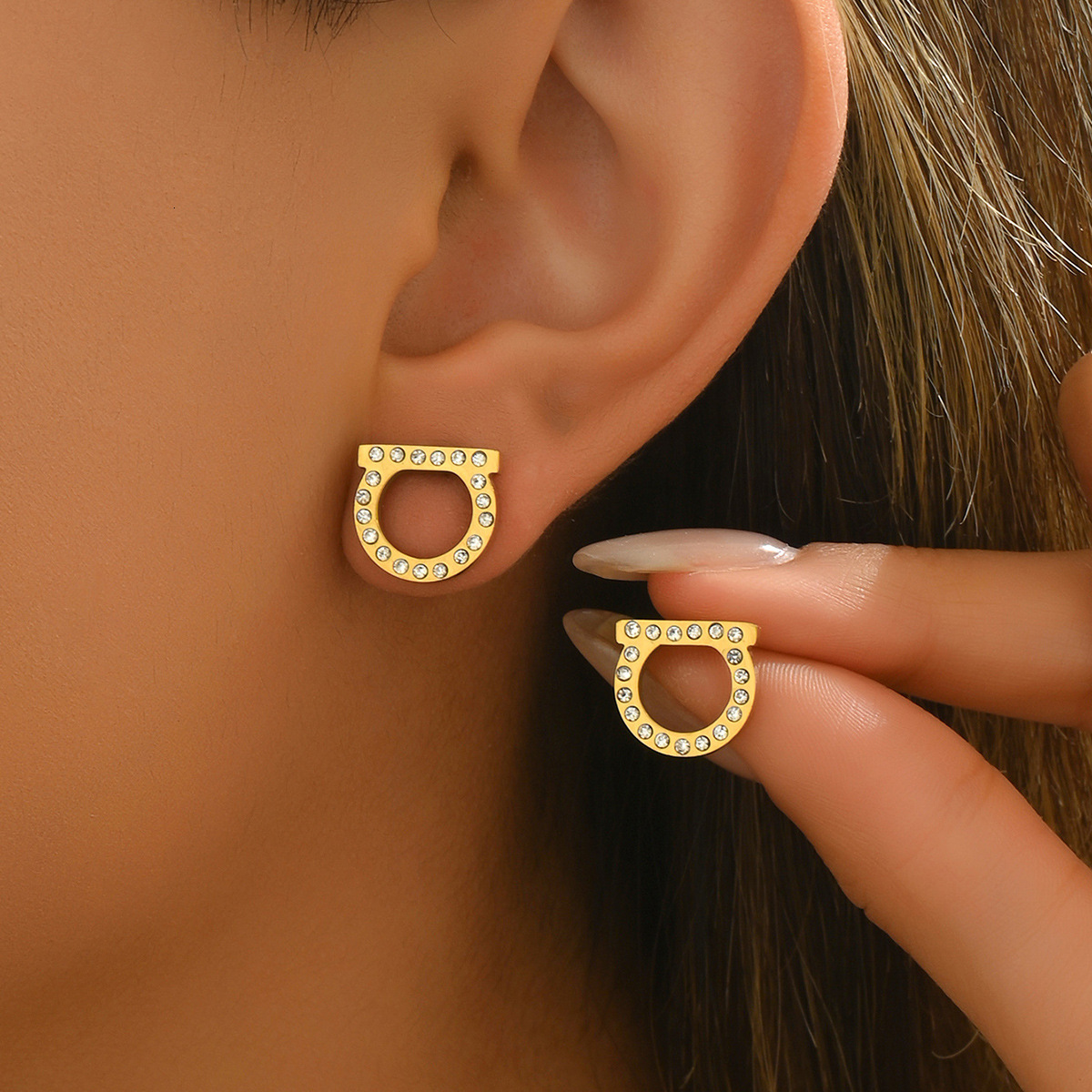 Decorative Earrings Designer Necklace Jewelry New Simple Versatile With Zircon Inlay Letter Design Unique And Niche For ornament Women High Quality