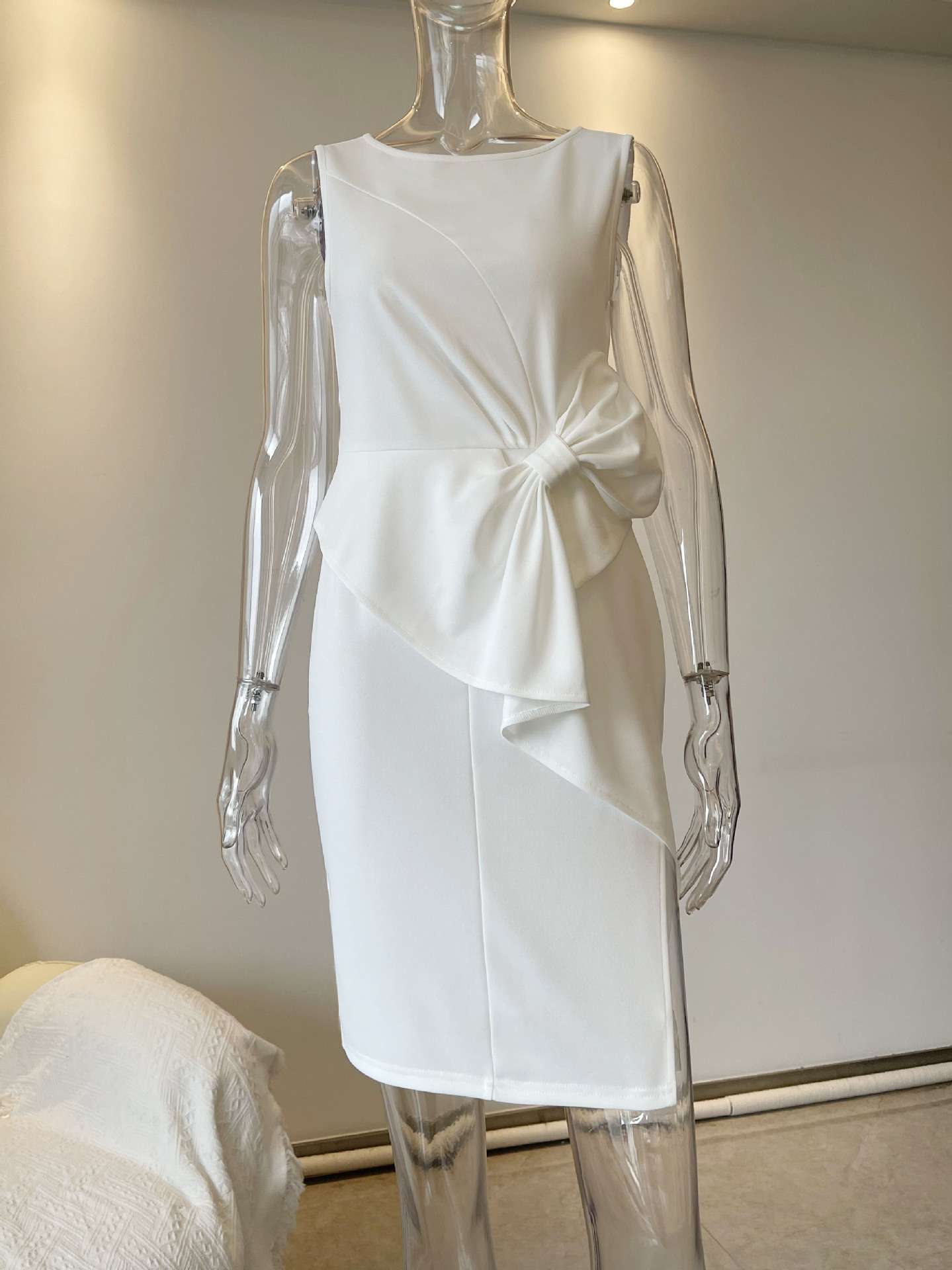 (325) Robe élégante avec accent de nœud Nouveauté Best-seller
