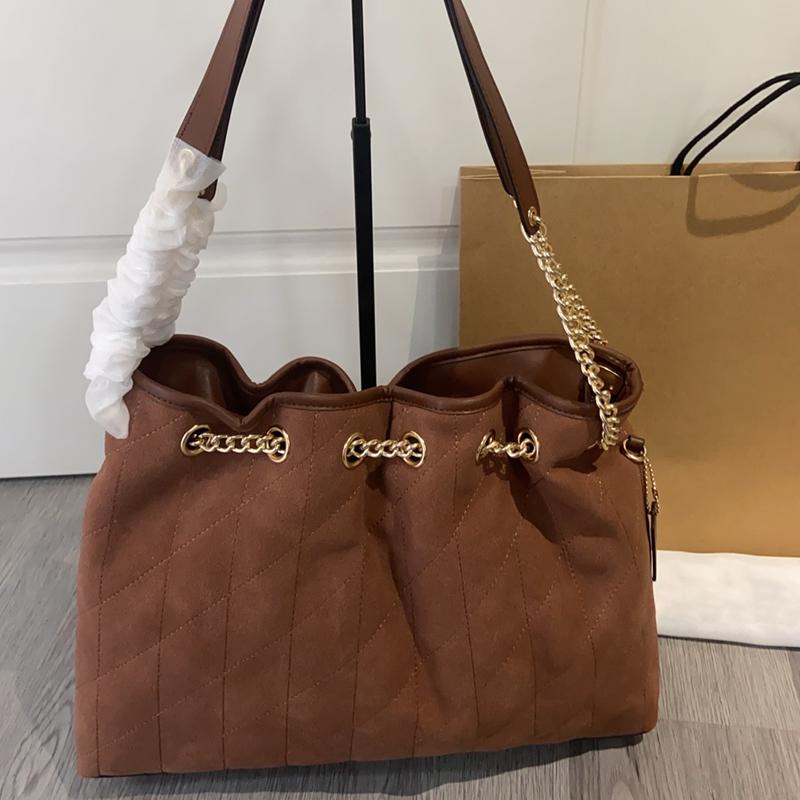 Livraison gratuite Designer Evelyn Lucky Chain Sacs à bandoulière Mode Banlieue Femmes Sac à cordon en daim Hobo Totes Sacoche Populaire Lettre E