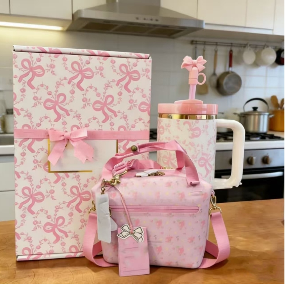 US Warehouse Sac à lunch Gobelet Gobelet Bouteille d'eau 40 oz Cible Cadeau de la Saint-Valentin 2026 Tasses en forme de coeur Gobelets Toute la