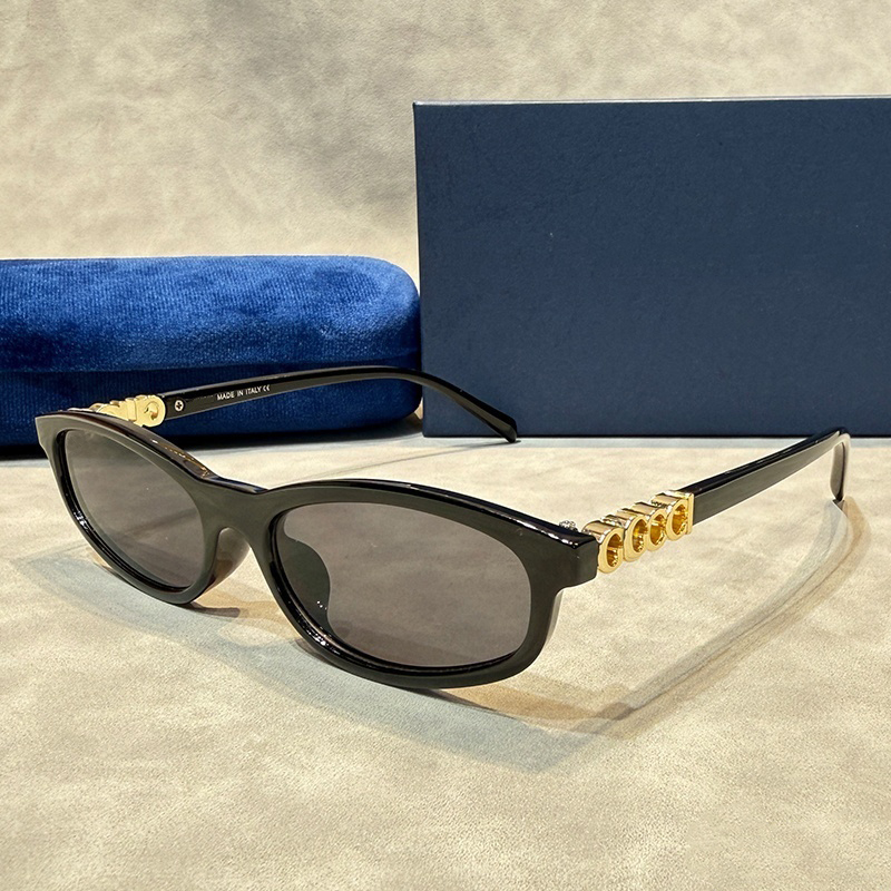 Designer Sunglasses For Women Butterfly shaped small frame gold tag Classic Outdoor Leisure Beach Driving a car Exquisite man Sunglassess