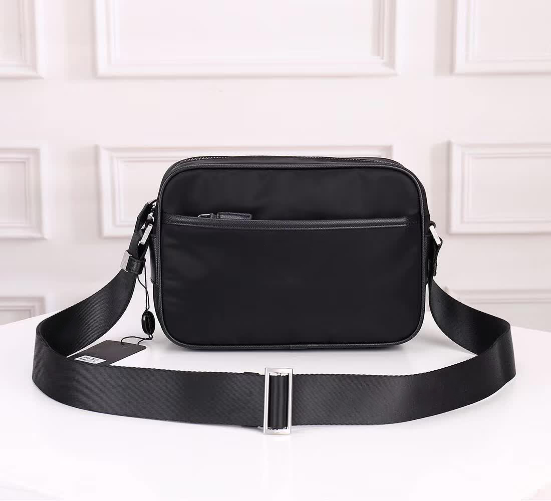 Sac à bandoulière design Nylon Messenger Sac Hommes Cross Body Noir Sacs à main Sac à bandoulière de luxe Femme Sac photo classique Totes Homme E
