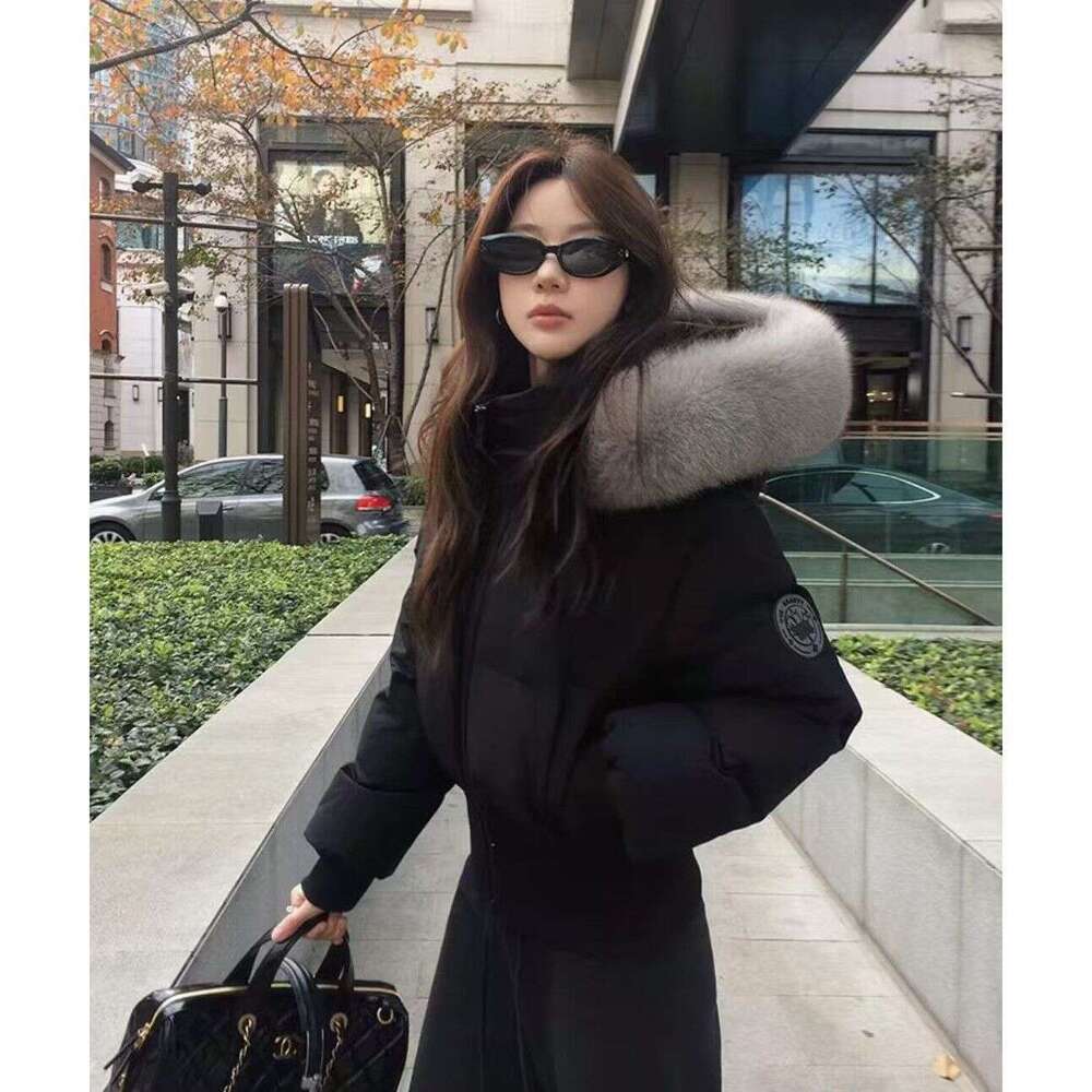 Winter New Thickened Down Cotton Jacket Women, Short Hooded Coat with Oversized Fur Collar, Fashionable Waist-Slimming Outerwear for Women 2031