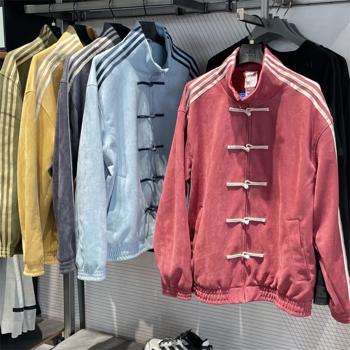 2026 Jacket Chinese New Year Jacket campus Jacket Spliced Stand Collar Spring Buttoned Fashion Retro Tang Single Breasted Men Designer Coat mens jac