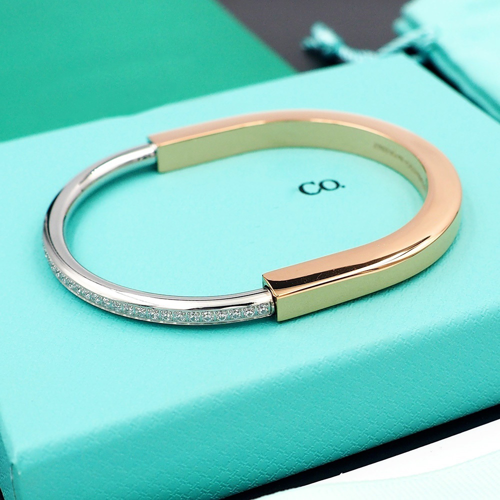 Designer bracelet for women and men luxurious classic fashionable full of diamonds one size fits all birthday Christmas Valentine Day gift comes wit