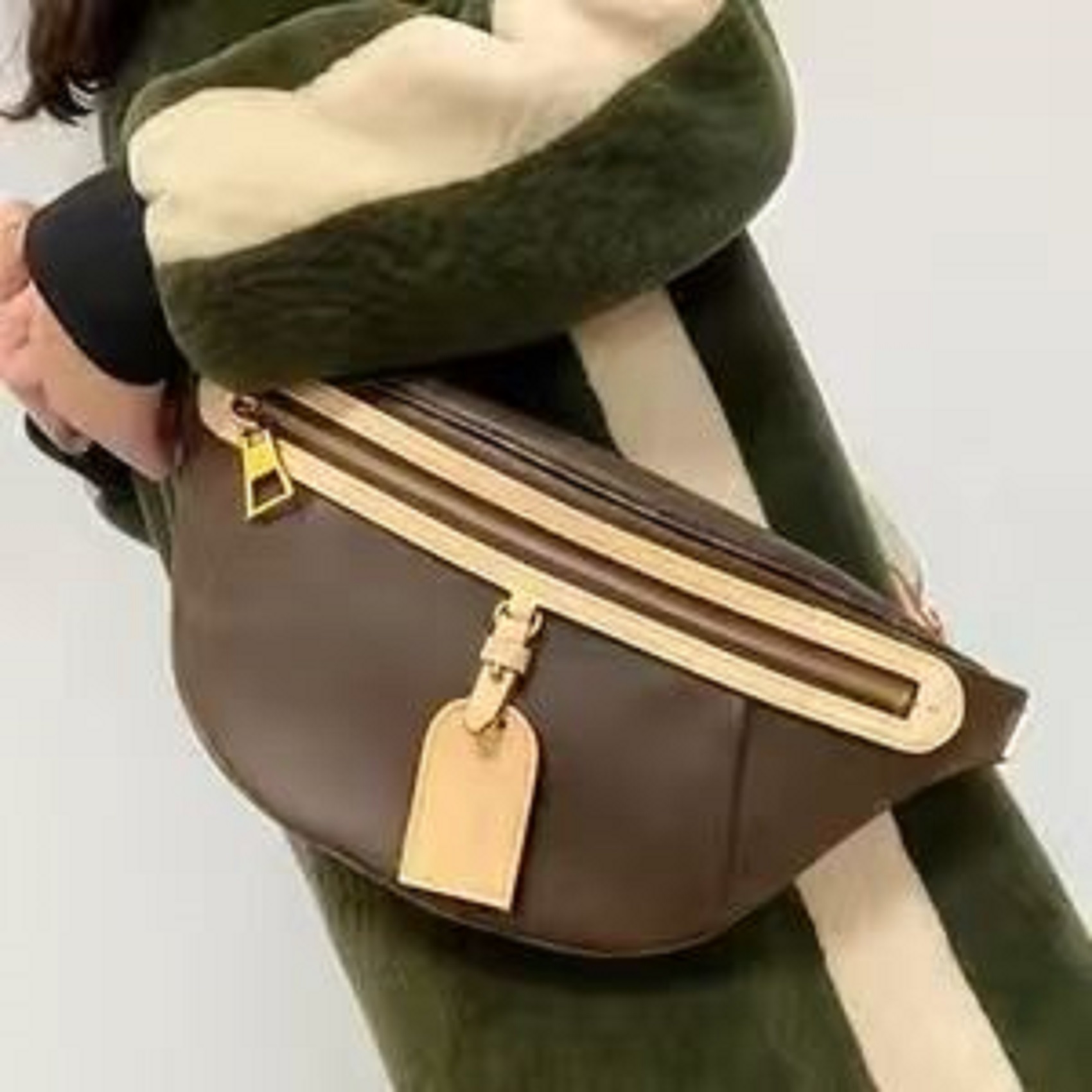 M82335 M82208 M43644 M46784 Mini bumbag belt chest bag Fashion Luxurys Womens tote handbag Waist bag Mens fanny pack Designer crossbody sling travel