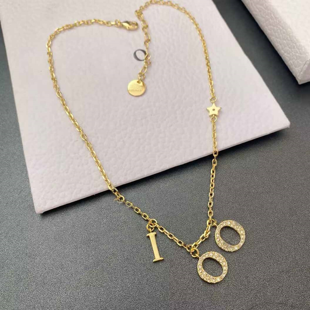 Pendentif Colliers Designer De Mode Plaqué Or Couleur Lettre Colliers Ras Du Cou Pour Les Femmes Pendentif Bijoux Cadeau AA