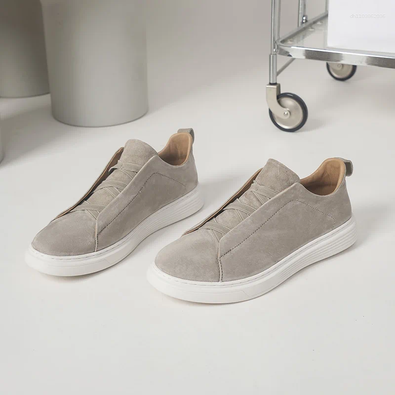 Casual Shoes Men'sCasual Sports Pigskin Anti-slip Cross-tie Lightweight Breathable And Comfortable Rubber-soled Flat Men's