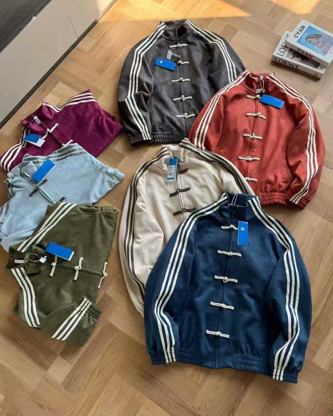 Luxury men's jacket Amazon hot item design stand up collar buckle jacket for couples in spring and autumn sports loose Tang suit jacket