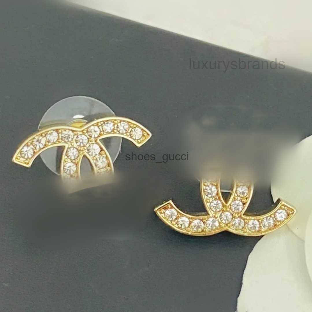 Top Quality Stud Fashion stud earrings woman Luxury designer earring multi colors c letter jewelry women 18k diamond Wedding Gifts luxury jewelry vv