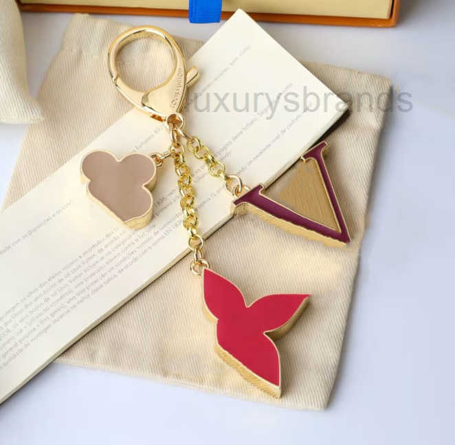 Elegant Charming Flower-Shaped Metal Key Chain Designer keychain Chic French Style Bag Charm u0026 Auto Accessory perfect Christmas gift for Her E4T