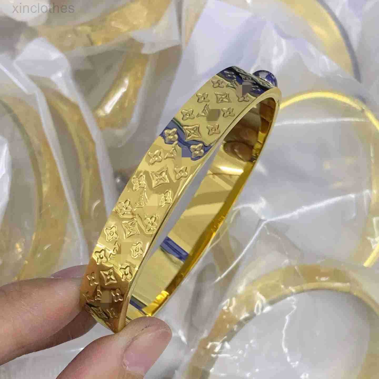 New 18K Clover Bangle Women Letter Designer bracelet Elegant Stainless Steel Wristband Designer Jewelry for ladies Gift Party bracelets daily outfit