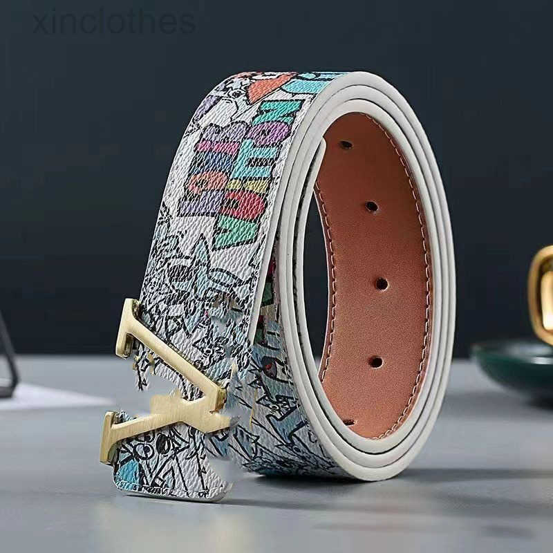 Cartoon Designer belt Letter Belt retro Clover Business leather smooth buckle Vintage waistband Classic belt Fashion Genuine Leather High Quality 23