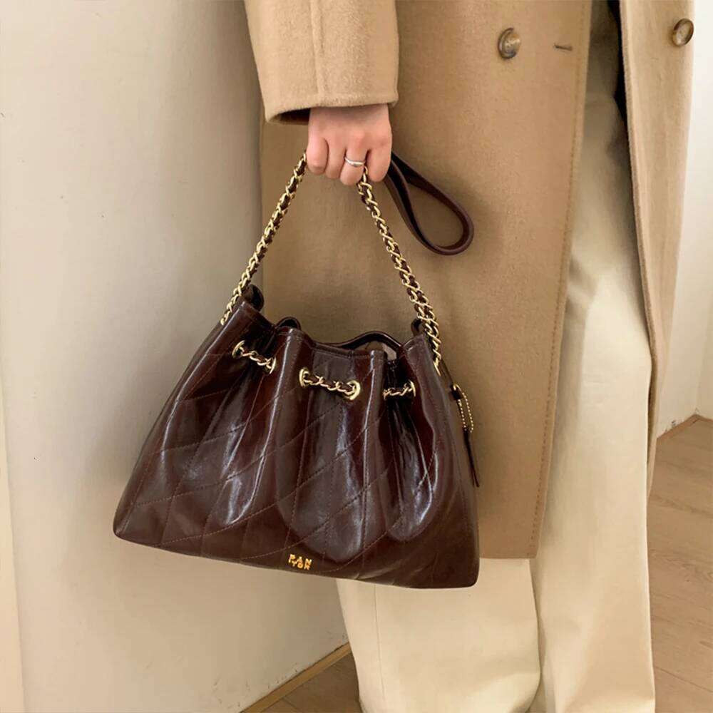 Great-Looking Chain Armpit for Women, New Autumn and Winter Light Luxury Niche High-End Single Shoulder Bag Z260207