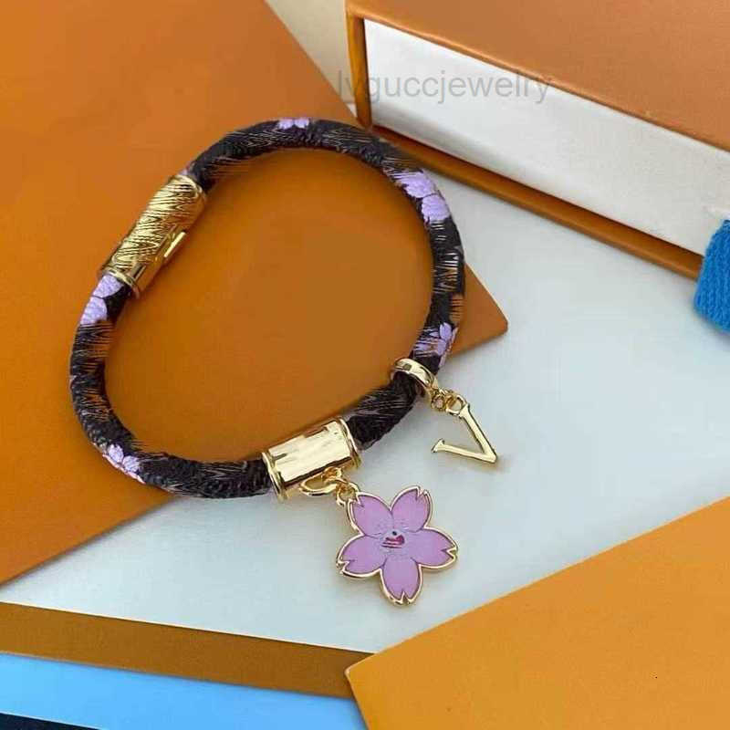 Bracelets women men Bangle Designer Sakura Old Flower Leather Bracelet Snap Button Personalized Couple Bracelet
