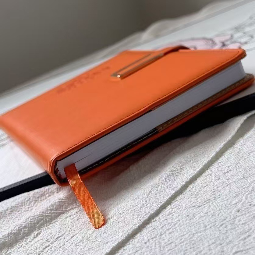 wholesale Luxury New set with gel pen Designer Stylish Top quality A5 work conference universal thickened business planner notebook cover 2026