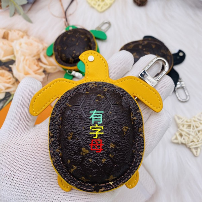 Designer Luxury Keychains Charm for Women Turtle Crab Frog Pouch Fashion Bag Pendant Mens Designers Leather Coin Purse Accessories Key Chain a2 sss