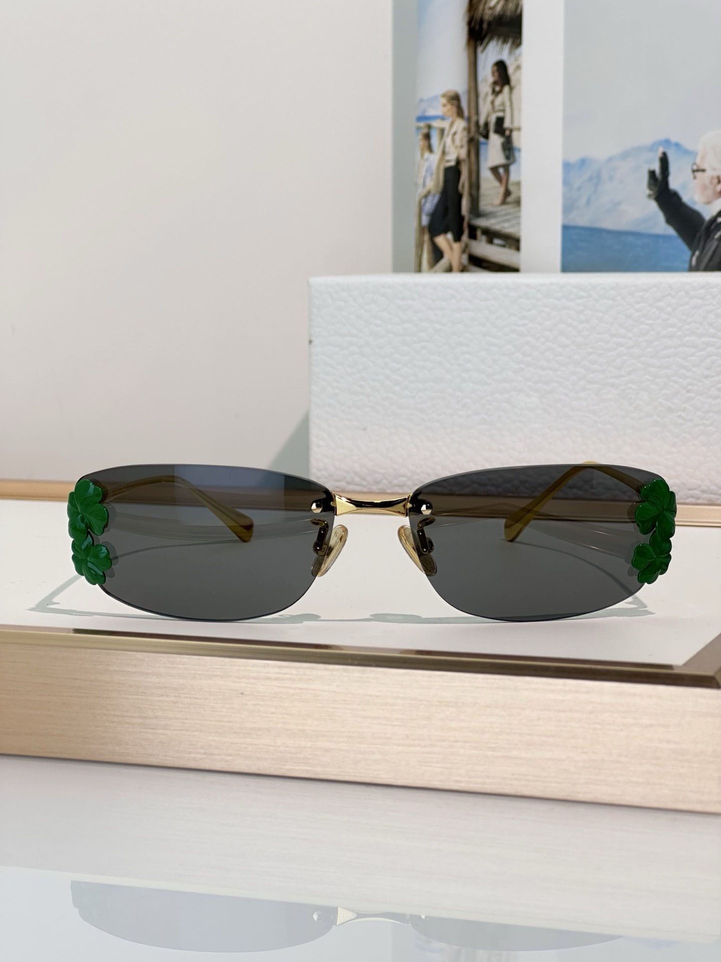 Luxury Designers Womens Sunglasses For Women Men Sun Glasses Mens Designer Clover S1U Fashion Style Protects Eyes Random Box