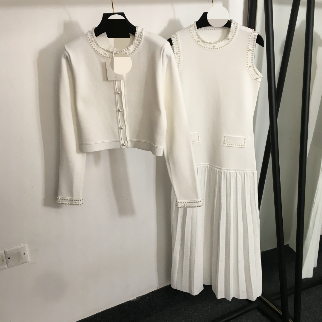 20251663 New style set for 2026: pearl button round neck long-sleeved knitted cardigan + cinched waist pleated knitted vest dress