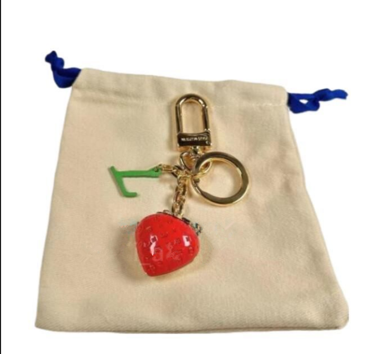 Very Cute Red Strawberry Keychains Designer Gold key chain Flash diamond Lovers car Key Rings charm Jewelry for Fashion Men Women Luggage pendant wi