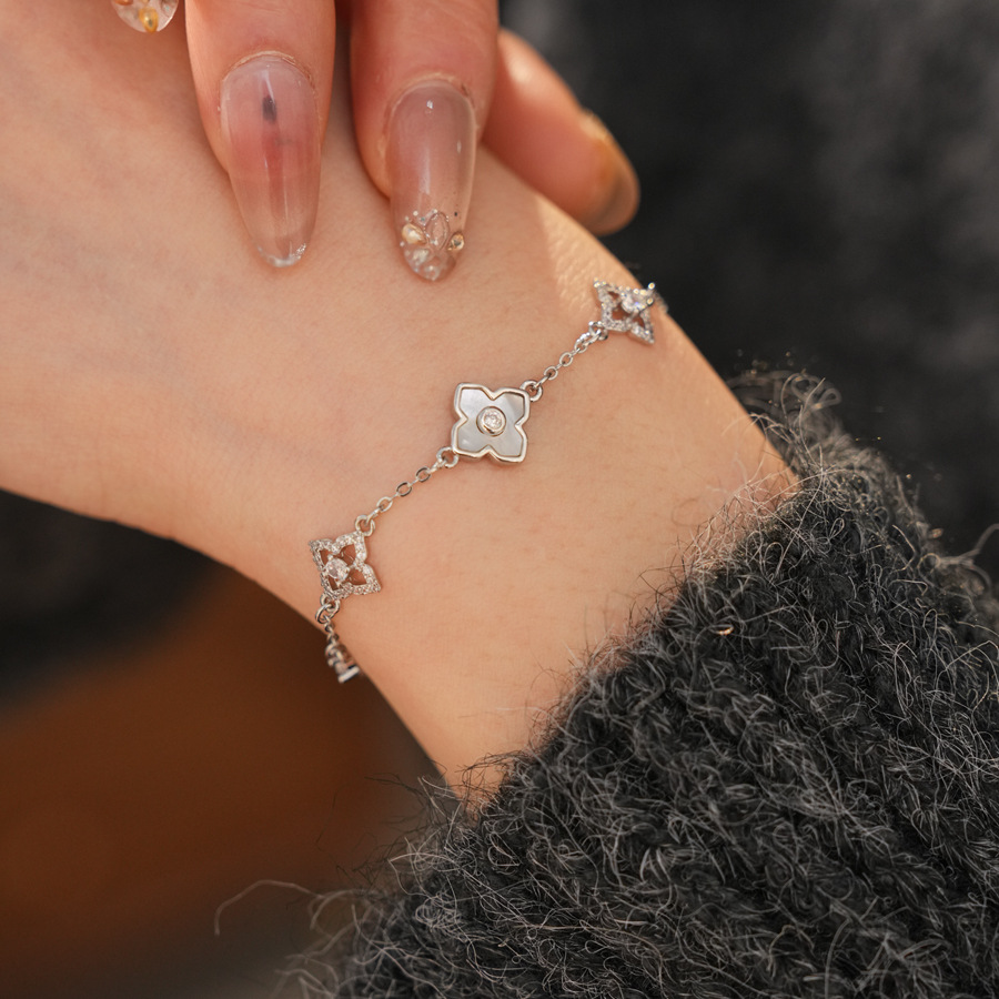 Versatile elegant zircon-inlaid mother-of-pearl flower bracelet, high-end light luxury wristband, exquisite and fashionable niche jewelry wholesa-image-1094748074