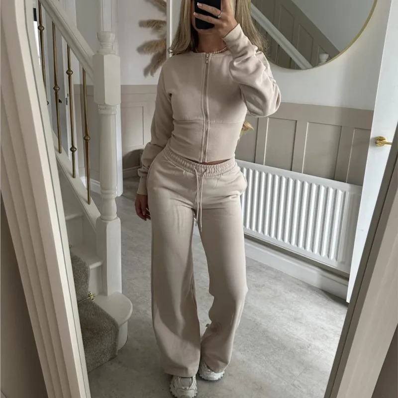 Womens Casual Sports Twopiece Set Autumn And Winter Fashion Longsleeved Zipper Cardigan Slim Top With Straight Pants Suit 260205