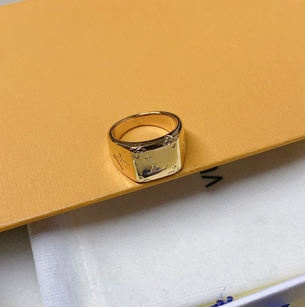 Designer Mens Womens Ring Wide glossy letter ring European and American mens rings Fashionable exquisite and personalized ring Mens business ring Co