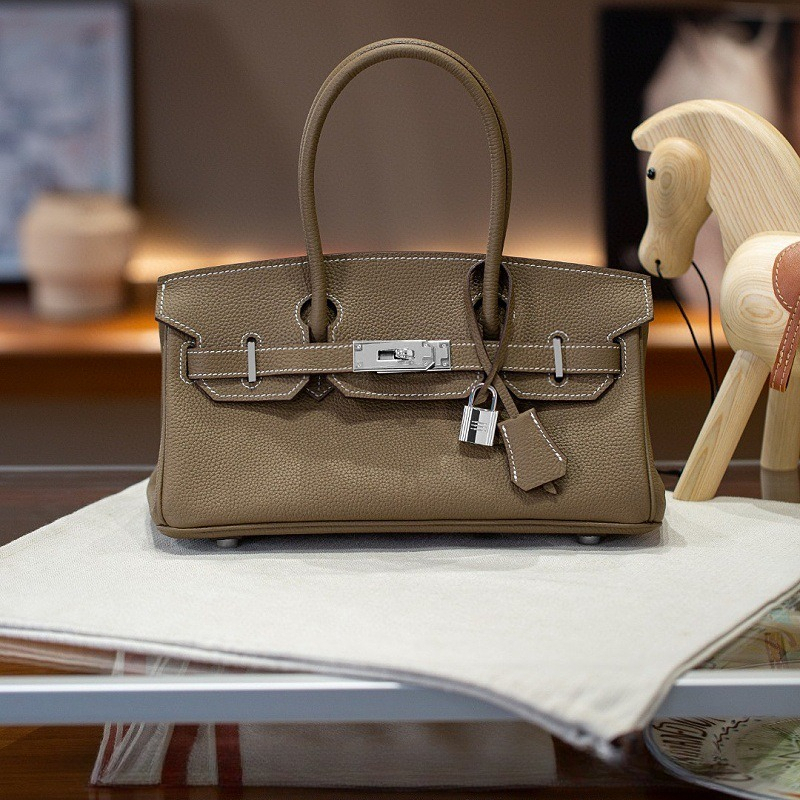 Genuine Leather Brand Texture Versatile Handbag for Both Hand and Shoulder Carry