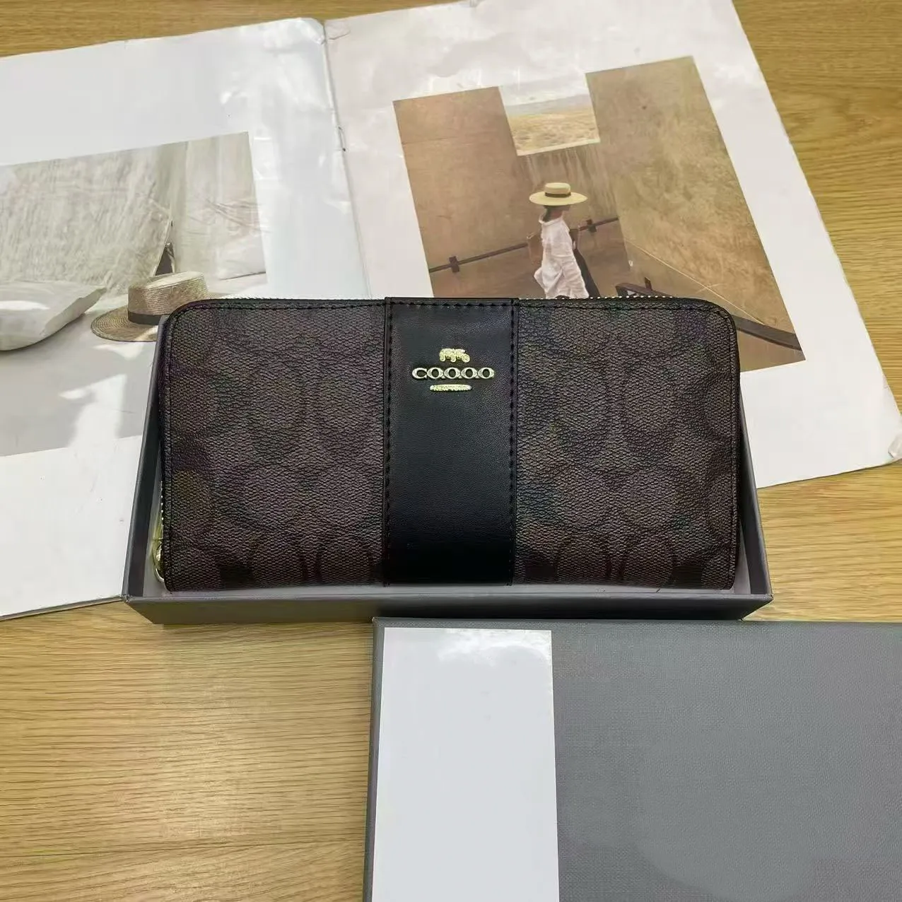 Wholesale Men's Short Wallets Coin Purses Zippered Pouches Designer Bags Women's Long Passport Holders Checkbook Covers Card Holders