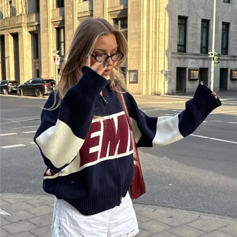 Retro Harajuku Spliced Simple Zipper Cardigan Knit Sweater Fashion Casual Sweater Men Y2k Letter Embroidery Clothing Women Top 260129BJ