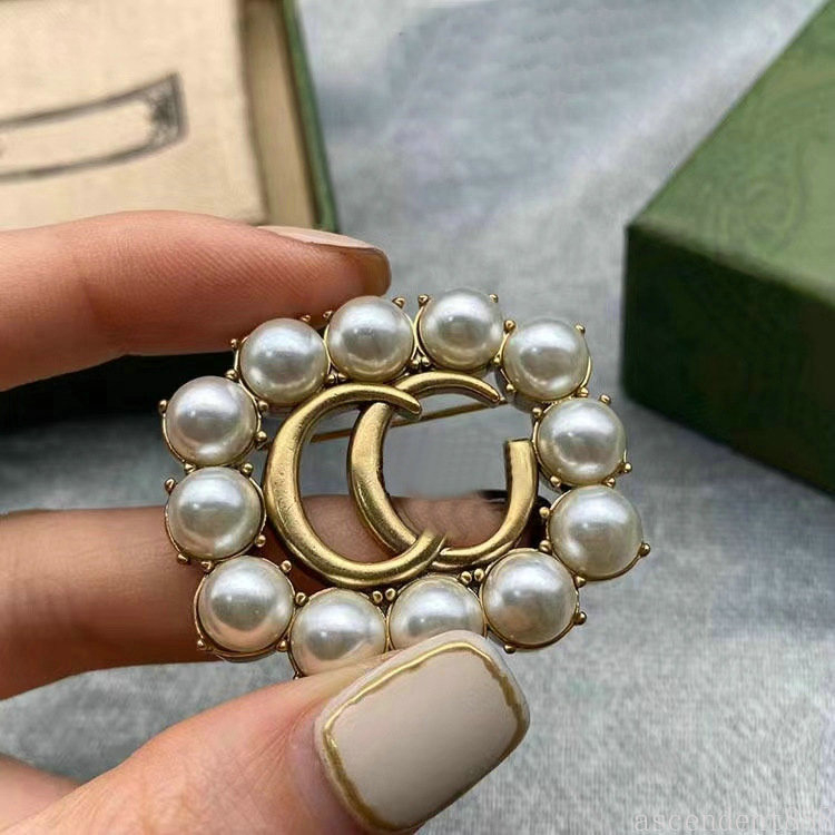 Épinglettes de luxe pour femmes, Broches avec lettres plaquées or 18 carats, Bijoux de styliste, Broche en perle, Broches pour hommes, cadeau de