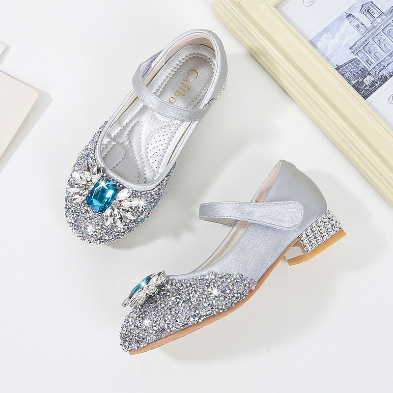 Collection de chaussures plates L10 inspirées d'Elsa et adaptées aux enfants, avec des textures moelleuses parfaitement rembourrées pour les peti