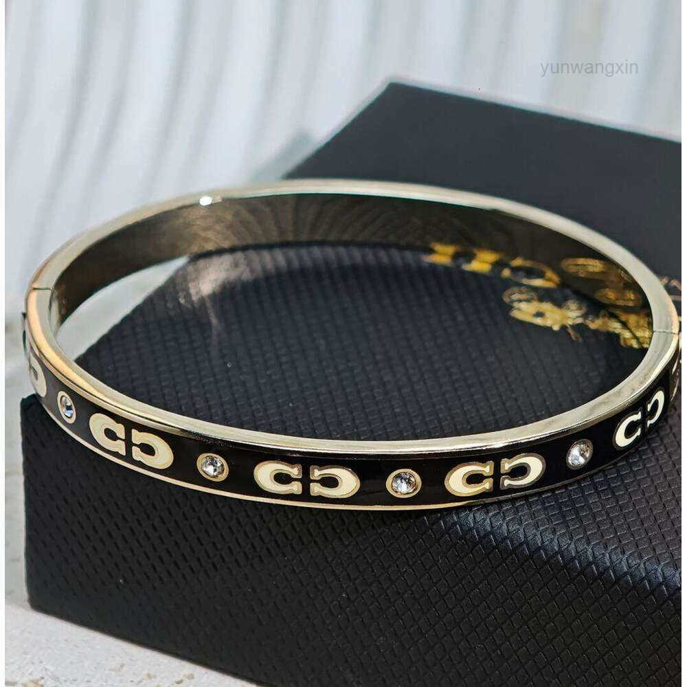 Bangle Couple with Small Double C Letters Women Light Versatile Enamel designer bracelet Birthday and Valentines Day Gift luxury jewelry AA