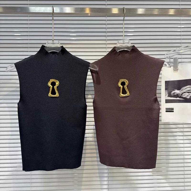Autumn Retro Y2K tie Knitted Tank Top Women Metallic Buckle Cutout Mock Neck Veat Solid Color Slim Base Sleeveless Camis260129