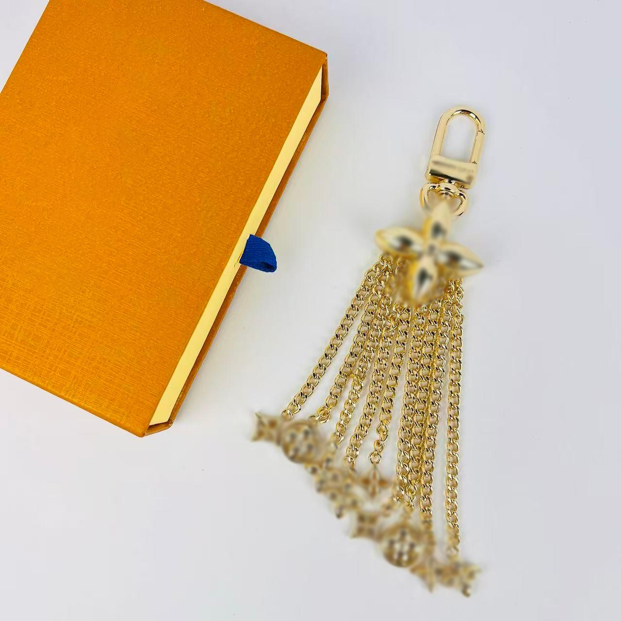 2026 High Quality Keychain Classic Exquisite Luxury Designer Car Keyring Zinc Alloy Letter Unisex Lanyard Gold Black Metal Small Jewelry