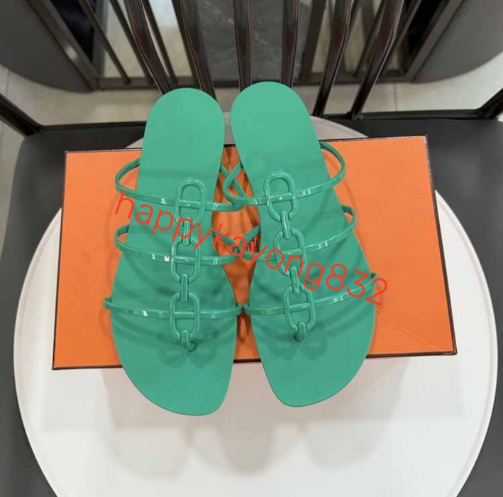 Luxury Designer Fashionable sandals Womens Summer Slide Flat Bottom Slippers Designers jelly hollow Chain Outdoor Beach Slippers Sandals Size EU36-E