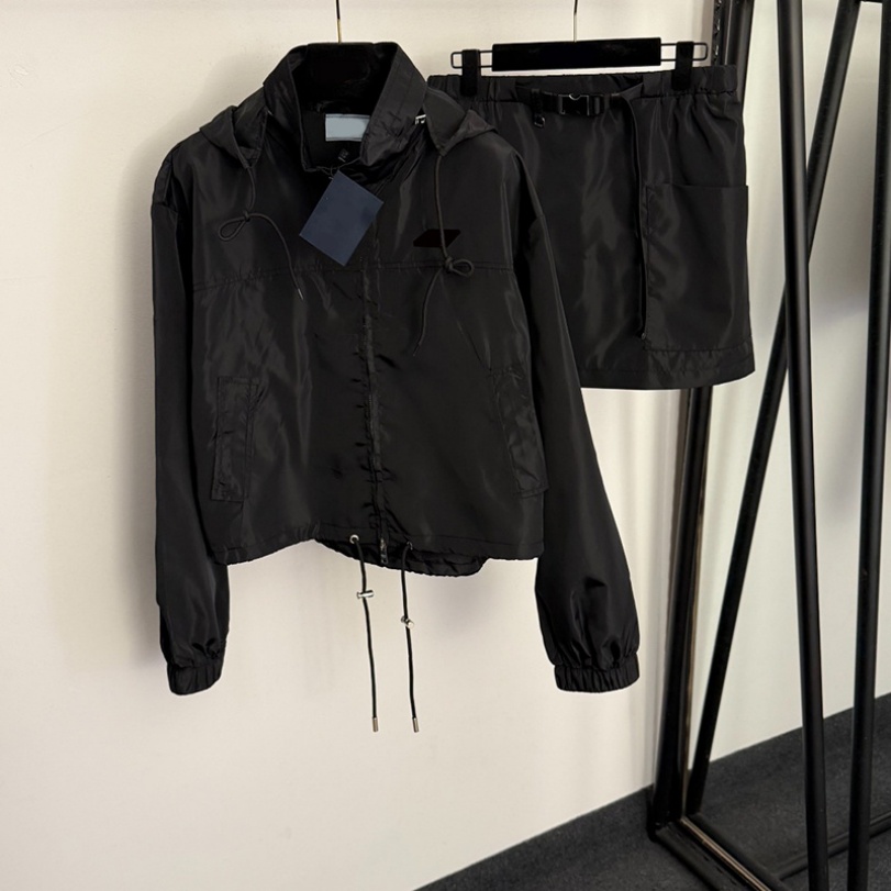 Veste à capuche noire décontractée pour femmes, Mini jupes élégantes, veste de protection solaire pour l'extérieur, fermeture éclair, vêtements d