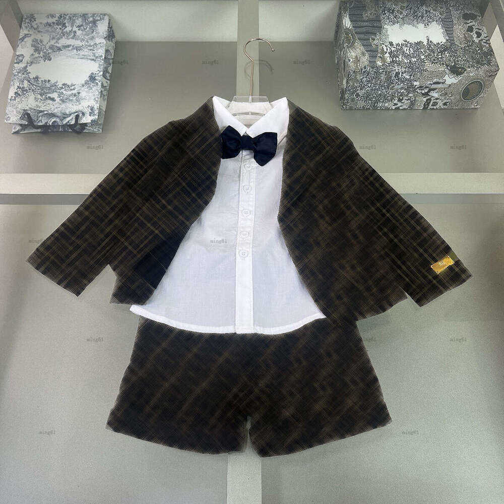 Marque bébé Survêtements garçons Tuxedos enfant robe formelle enfants vêtements de marque Lettered jacquard Blazers veste et short A000X18N163