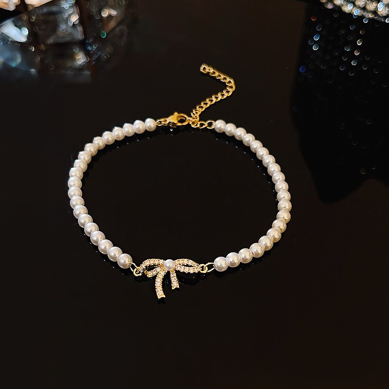 Pearl Bracelet for Women Dainty Bow Charm Bracelet Korean INS Style Elegant Faux Pearl Beaded Bracelet Minimalist Fashion Hand Jewelry for Daily Wea