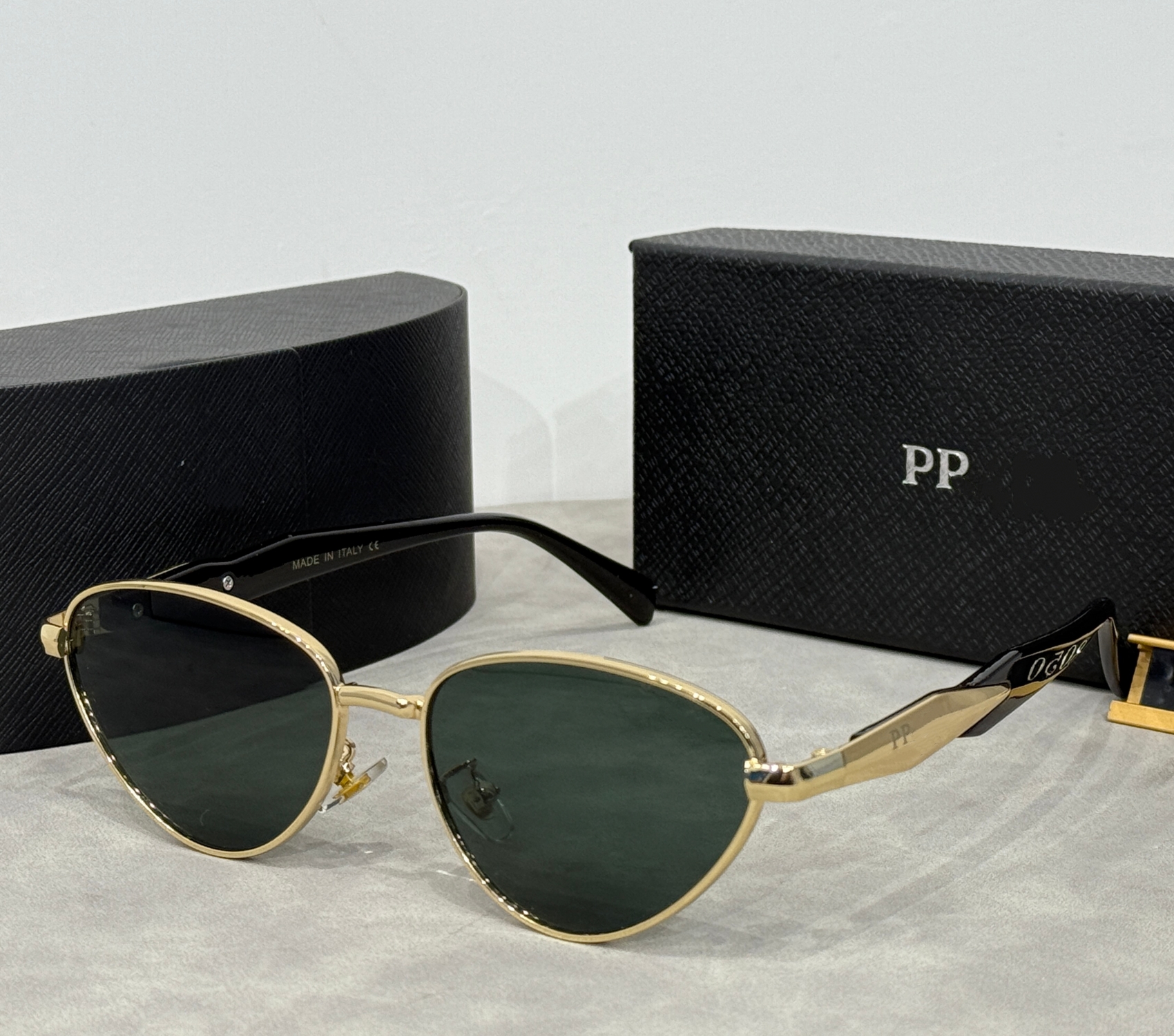 Luxury 2026 New Designer Sunglasses Men and Women European and American Large Frame Fashionable Outdoor Metal Frame Photo Driving Sunglasses With gi
