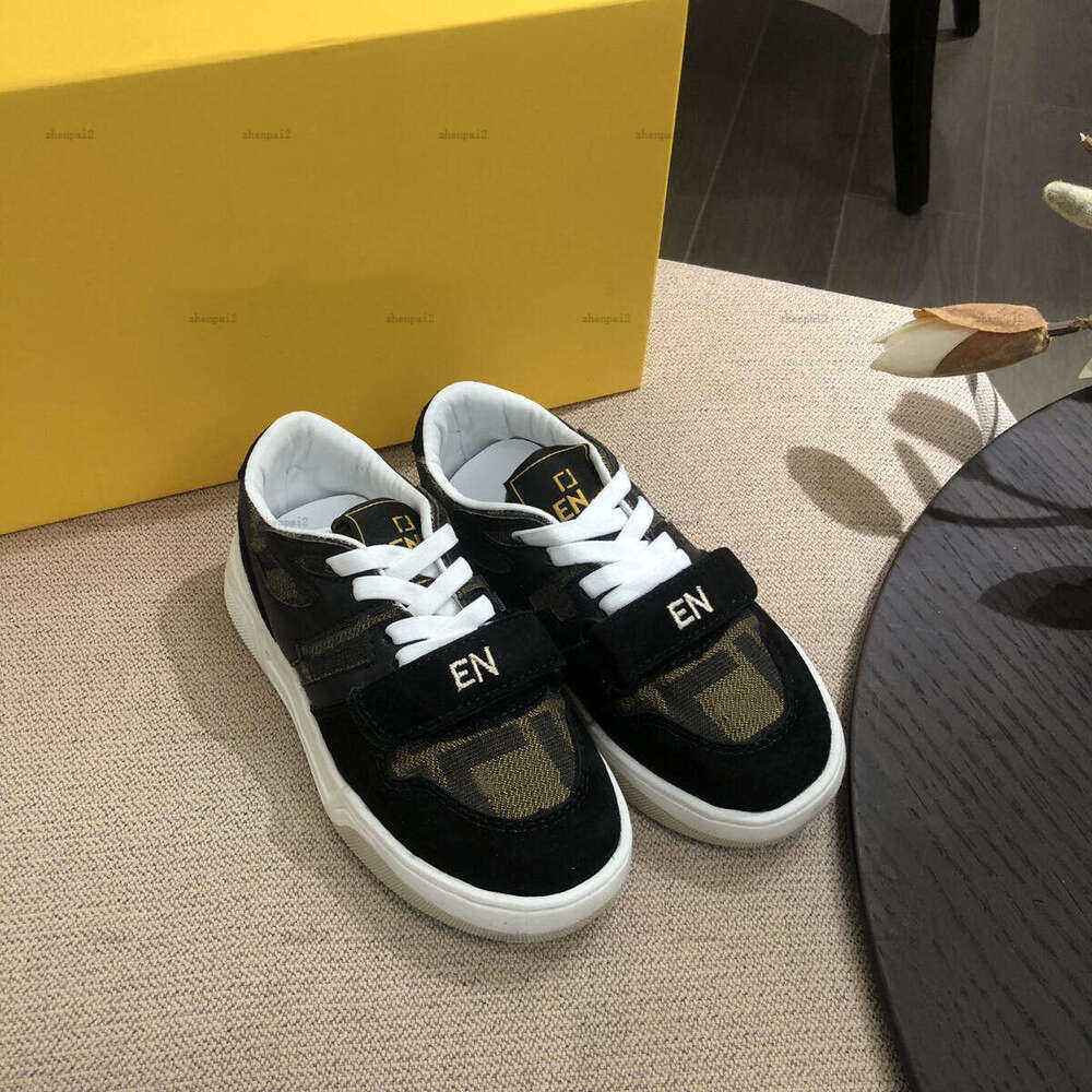 Baskets de luxe pour enfants Options de couleurs multiples Chaussures en toile pour enfants Taille 26-35 Boîte de protection Lacets blancs Chauss