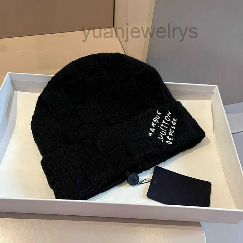 2026 new Unisex Mens Bonnet Designer Womens knitted Beanies Fashion Trend For Sutumn Snd Winter Warm Matching Clothes Gift wool cap