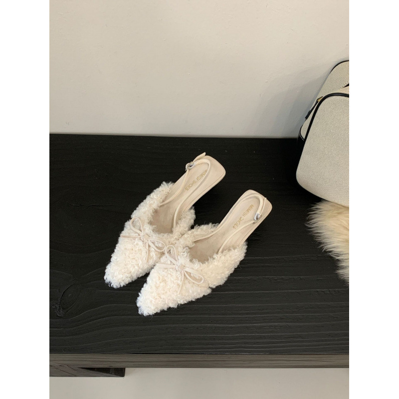 VA01 Chic Fall-Winter Fashion Statement Shoes Featuring a Delicate Lace-Up Design