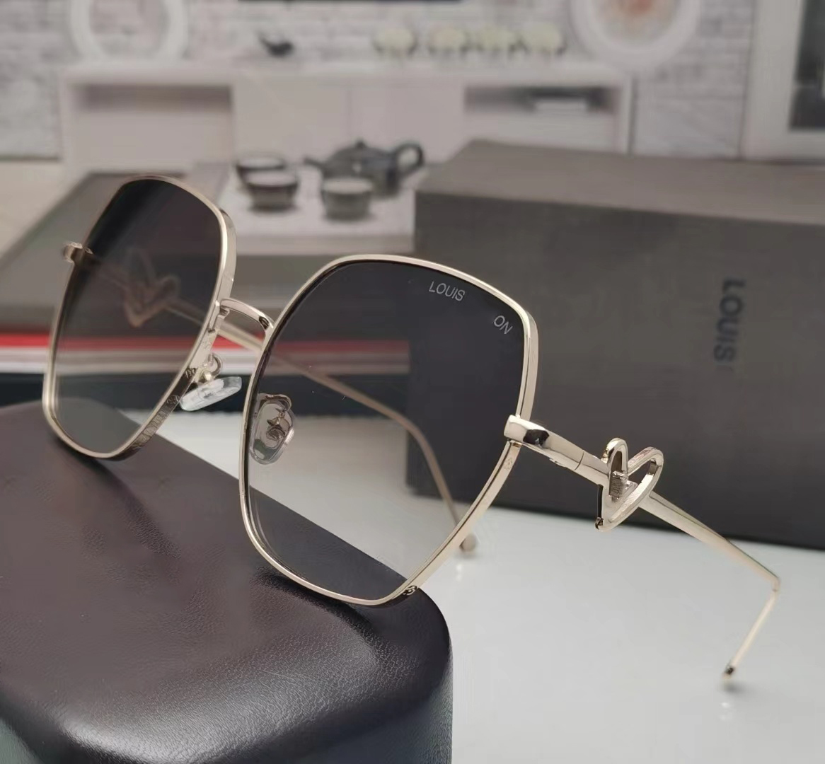 Designer Sunglasses for Women Men Luxury Classic Fashion Outdoor Driving Beach Protection UV400 oval metal framewith Original Box Perfect good